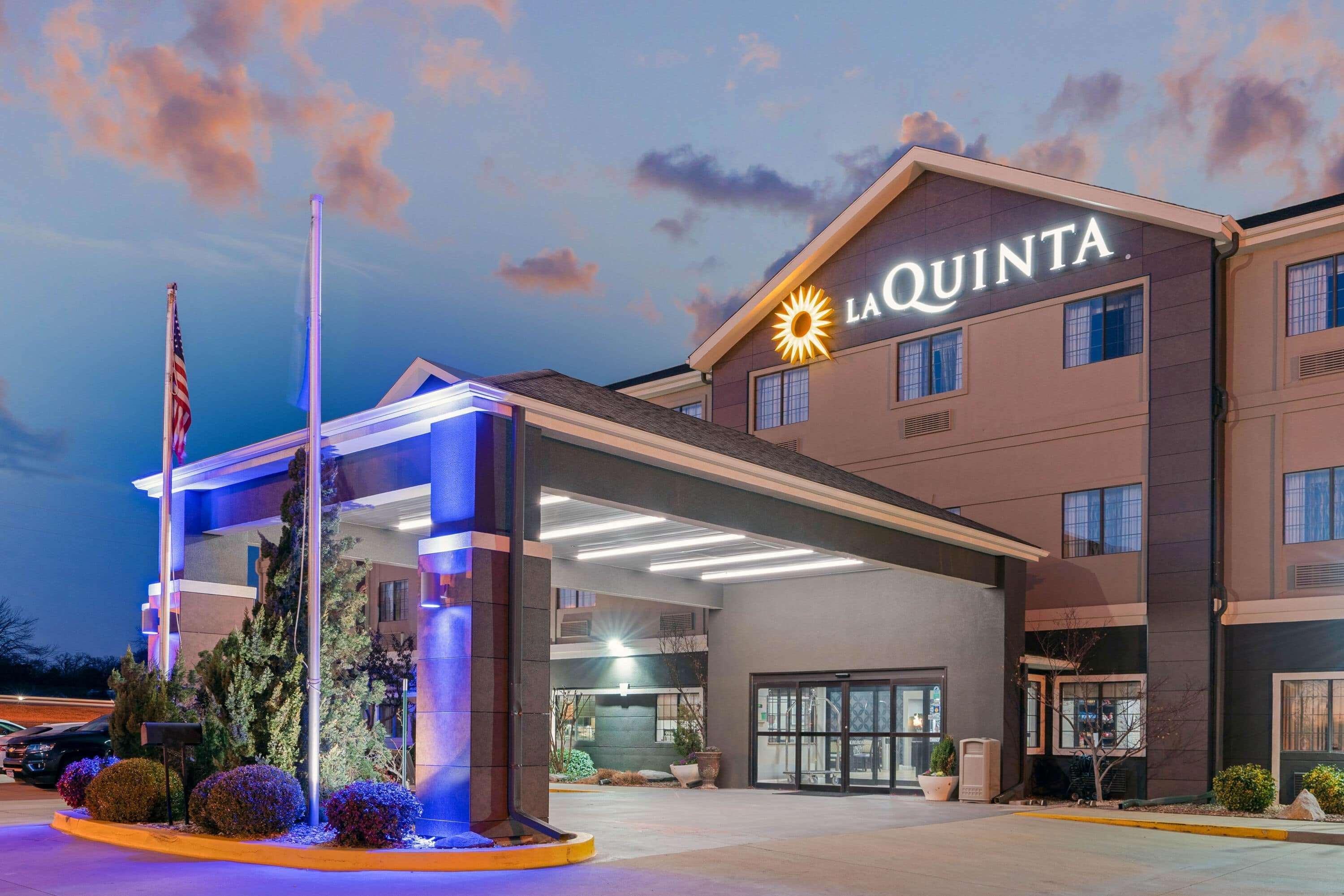 La Quinta By Wyndham Ada Hotel Exterior foto